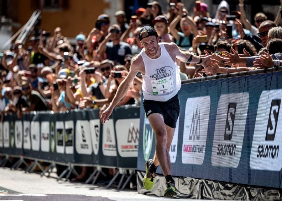 Résultats Marathon du Mont Blanc, découvrez les plus belles photos de la victoire de Jonathan Albon.